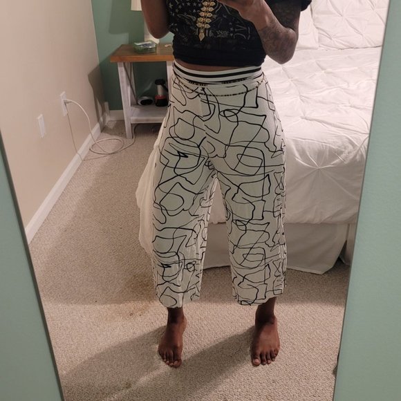 NWOT Geometric abstract black and white cropped trouser goucho UK 8 EU 36 US 4 - Picture 3 of 4